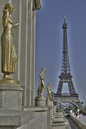 Landmarks | Eiffel Tower – Black and White Wallpaper Mural Landmarks Landmarks